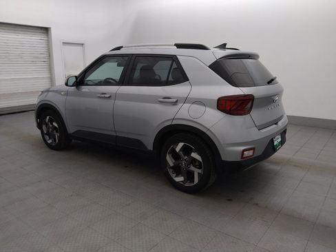 Used 2021 Hyundai Venue SEL w/ Premium Package FWD image 3