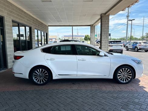 Used 2017 Kia Cadenza Premium FWD image 23