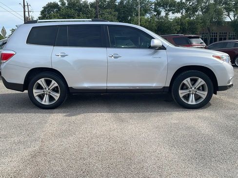 Used 2012 Toyota Highlander Limited FWD image 2