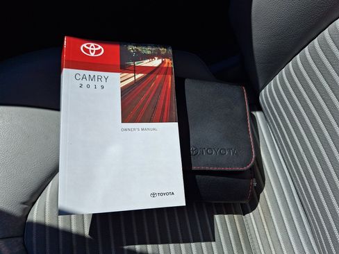 Used 2019 Toyota Camry SE w/ Convenience Package FWD image 27