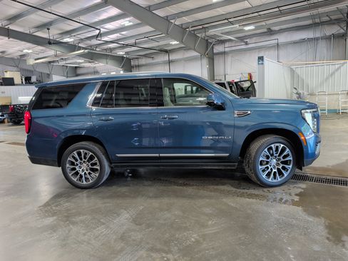 Used 2025 GMC Yukon Denali w/ Sun & Power Step Package AWD/4WD image 2