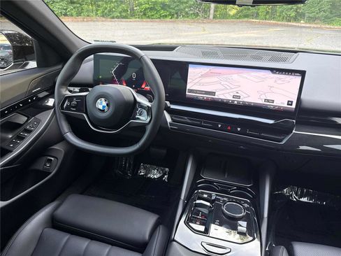 Used 2024 BMW 530i w/ Premium Package RWD image 15