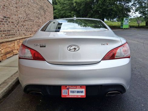 Used 2010 Hyundai Genesis 2.0T RWD image 4