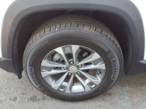 Used 2026 Chevrolet Equinox LT AWD/4WD image 8