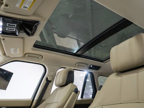 Used 2020 Land Rover Range Rover HSE image 5