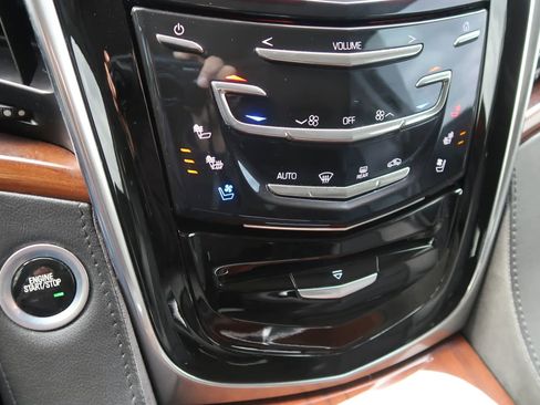 Used 2018 Cadillac Escalade Premium Luxury image 36