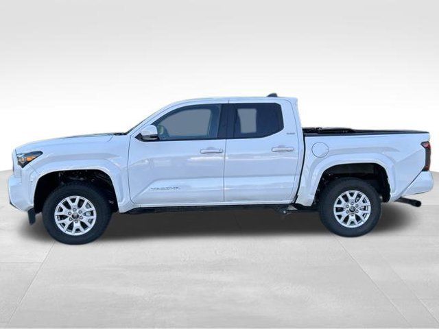 Used 2025 Toyota Tacoma SR5 AWD/4WD image 2