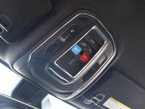 Used 2025 Jeep Grand Cherokee Altitude AWD/4WD image 16