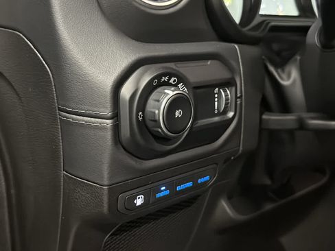 Used 2024 Jeep Wrangler High Altitude AWD/4WD image 21