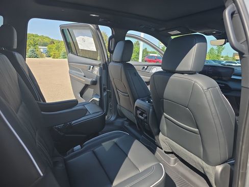 New 2026 Buick Enclave Avenir w/ Super Cruise Package FWD image 11