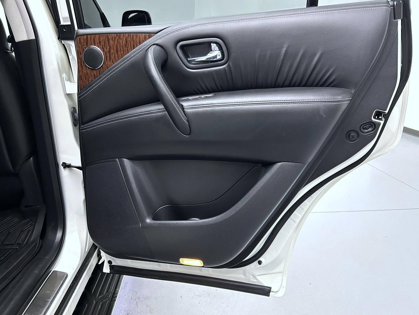 Used 2019 Nissan Armada Platinum w/ Captain's Chairs Package AWD/4WD image 17