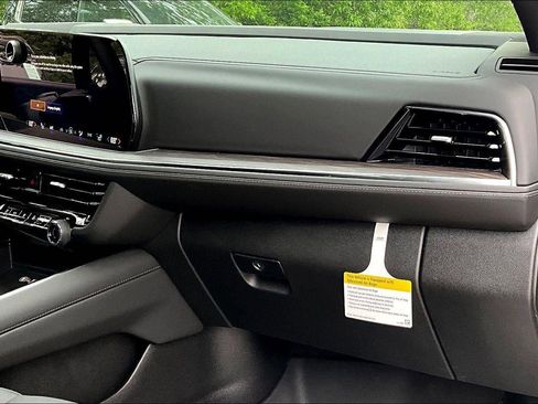 New 2026 Chevrolet Suburban Z71 w/ Comfort Package AWD/4WD image 24