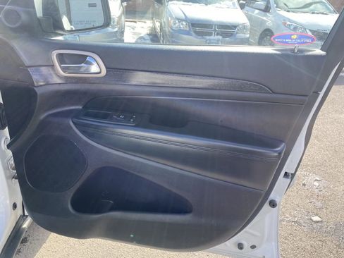 Used 2014 Jeep Grand Cherokee Laredo image 23