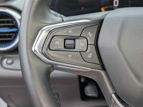 Used 2024 Chevrolet Trax LT w/ Sunroof Package FWD image 35