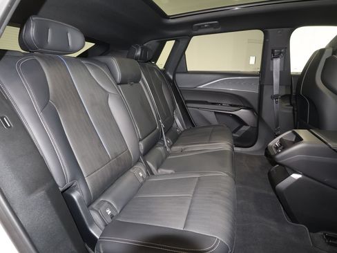 Certified 2024 Cadillac Lyriq Luxury AWD/4WD image 25