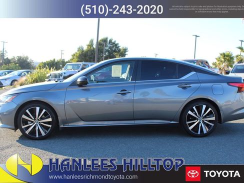Used 2022 Nissan Altima 2.5 SR image 2