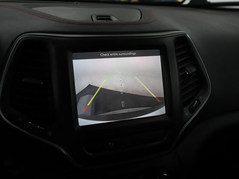 Used 2019 Jeep Cherokee Trailhawk w/ Cold Weather Group image 21