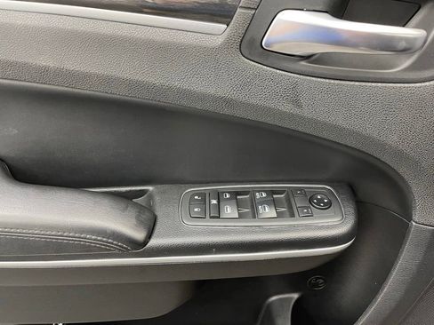 Used 2019 Chrysler 300 Touring w/ Sport Appearance Package RWD image 14