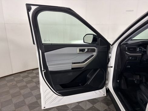 Used 2023 Ford Explorer XLT w/ Equipment Group 202A image 14