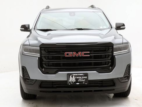 Used 2023 GMC Acadia SLE w/ Driver Convenience Package image 4