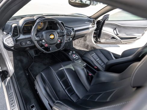 Used 2014 Ferrari 458 Italia Coupe 2D image 18