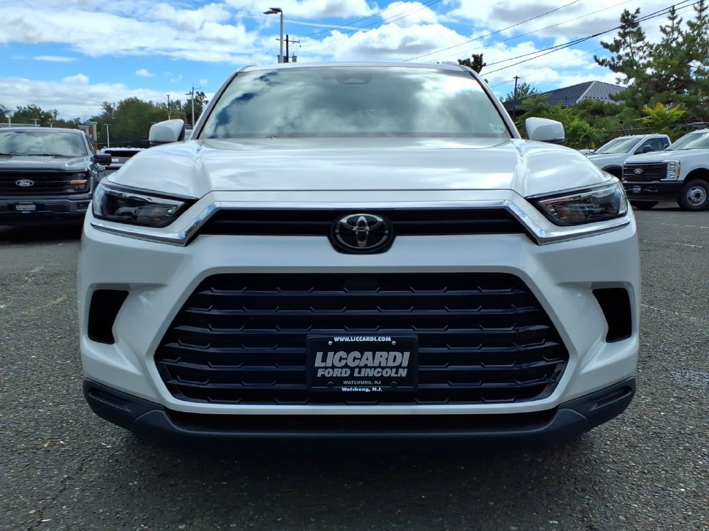 Used 2024 Toyota Grand Highlander AWD image 2