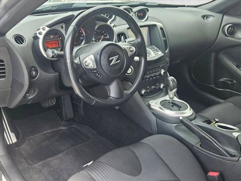 Used 2016 Nissan 370Z Coupe RWD image 9