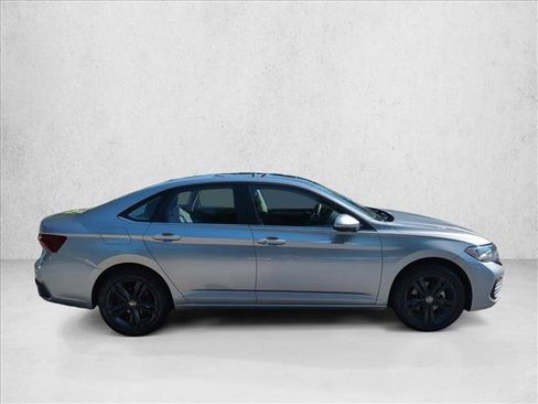 Used 2023 Volkswagen Jetta SE FWD image 4