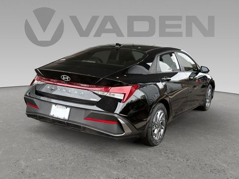 New 2026 Hyundai Elantra Blue image 18