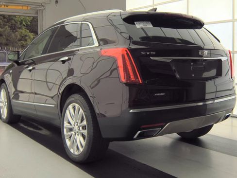 Used 2017 Cadillac XT5 Platinum w/ Driver Assist Package AWD/4WD image 5