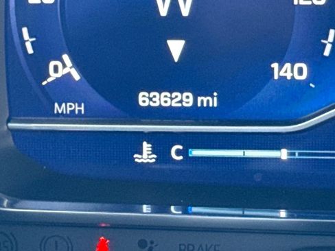 Used 2024 Chevrolet Suburban Premier image 16