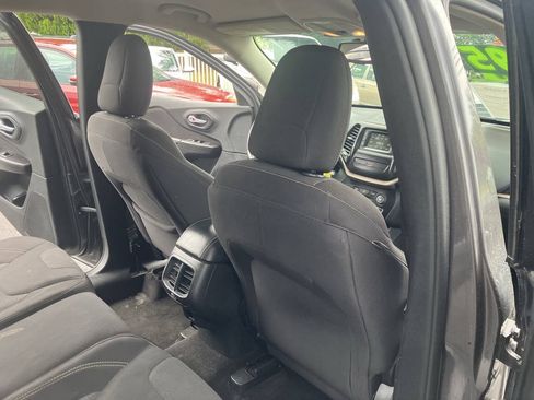 Used 2015 Jeep Cherokee Latitude FWD image 32