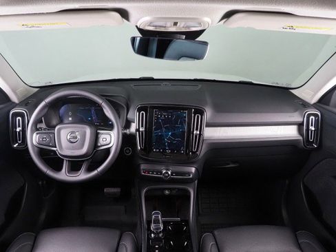 Used 2024 Volvo XC40 B5 Plus w/ Climate Package AWD/4WD image 3