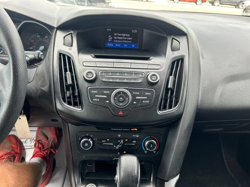 Used 2017 Ford Focus SE FWD image 27
