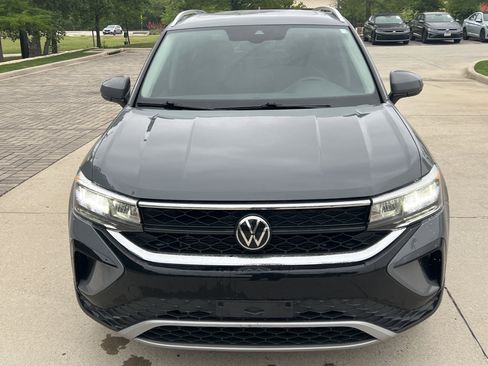 Certified 2023 Volkswagen Taos SE w/ Panoramic Sunroof Package FWD image 3