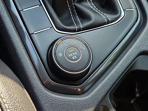 Certified 2022 Volkswagen Tiguan SE AWD/4WD image 16