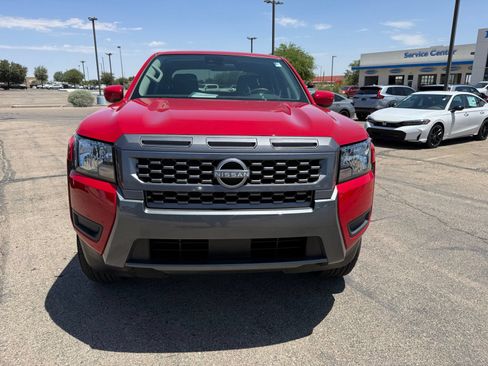 Used 2025 Nissan Frontier SV RWD image 2