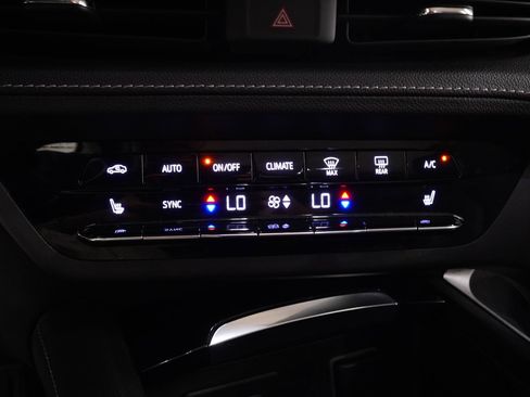 Used 2022 Buick Envision Essence w/ Sport Touring Package FWD image 15