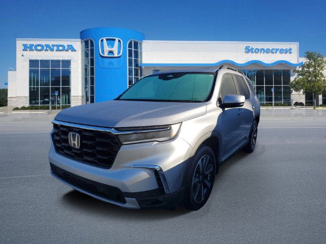 Used 2025 Honda Pilot Touring image 3