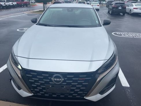 Used 2024 Nissan Altima 2.5 SR image 2