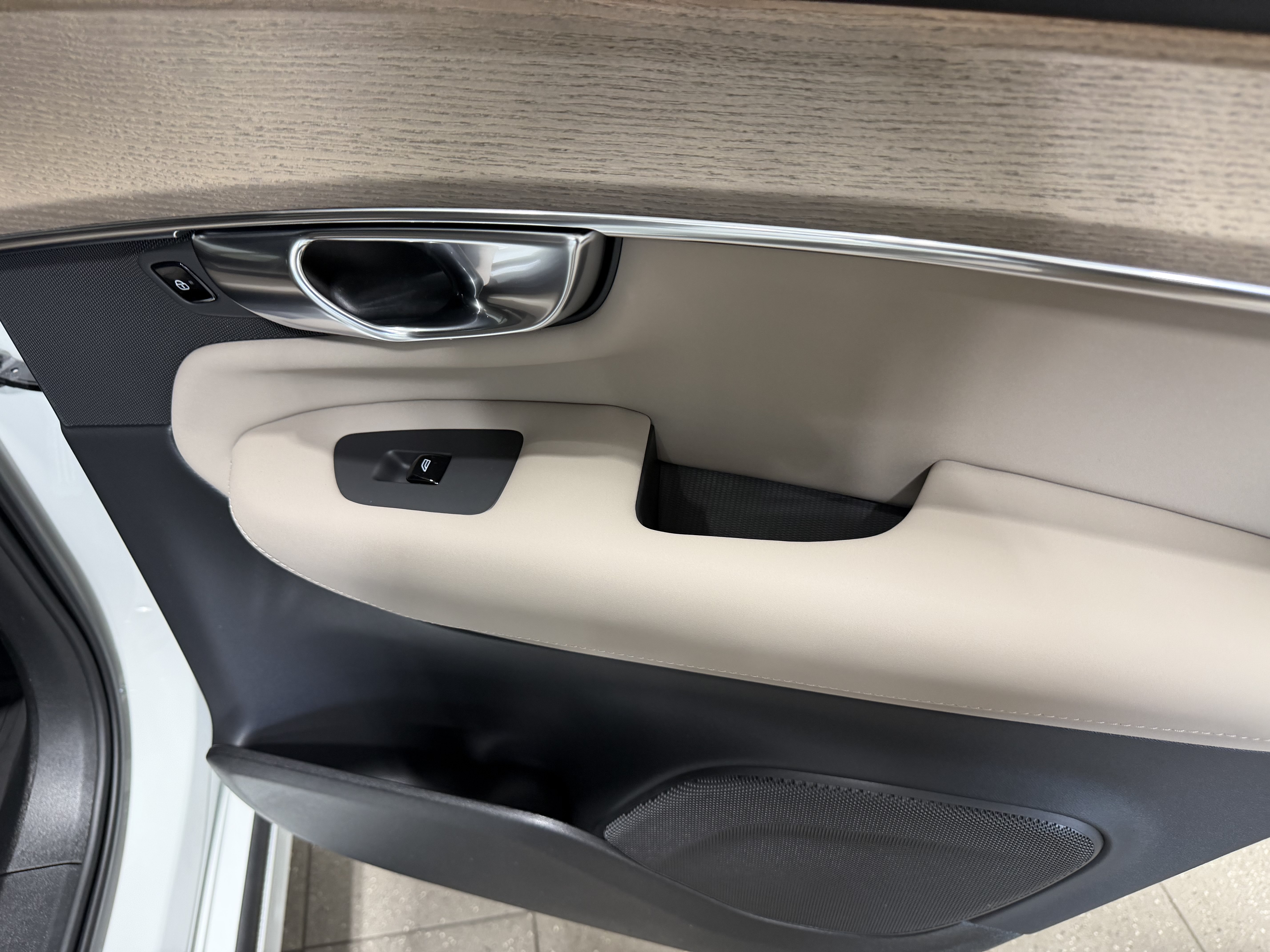New 2026 Volvo XC90 T8 Plus w/ Protection Package AWD/4WD image 29