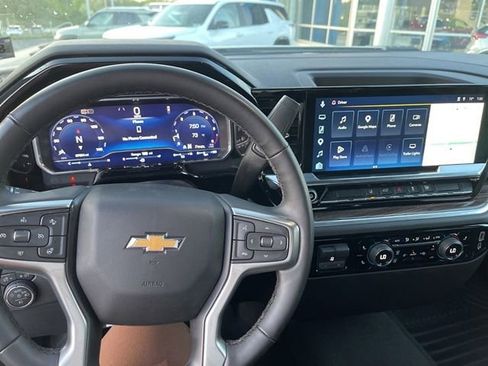 Used 2025 Chevrolet Silverado 2500 LT w/ Convenience Package AWD/4WD image 12