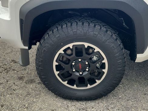 New 2025 Toyota Tacoma TRD Off-Road image 17