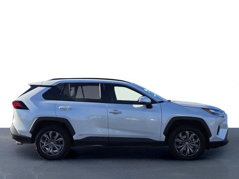 Used 2023 Toyota RAV4 XLE Premium image 6