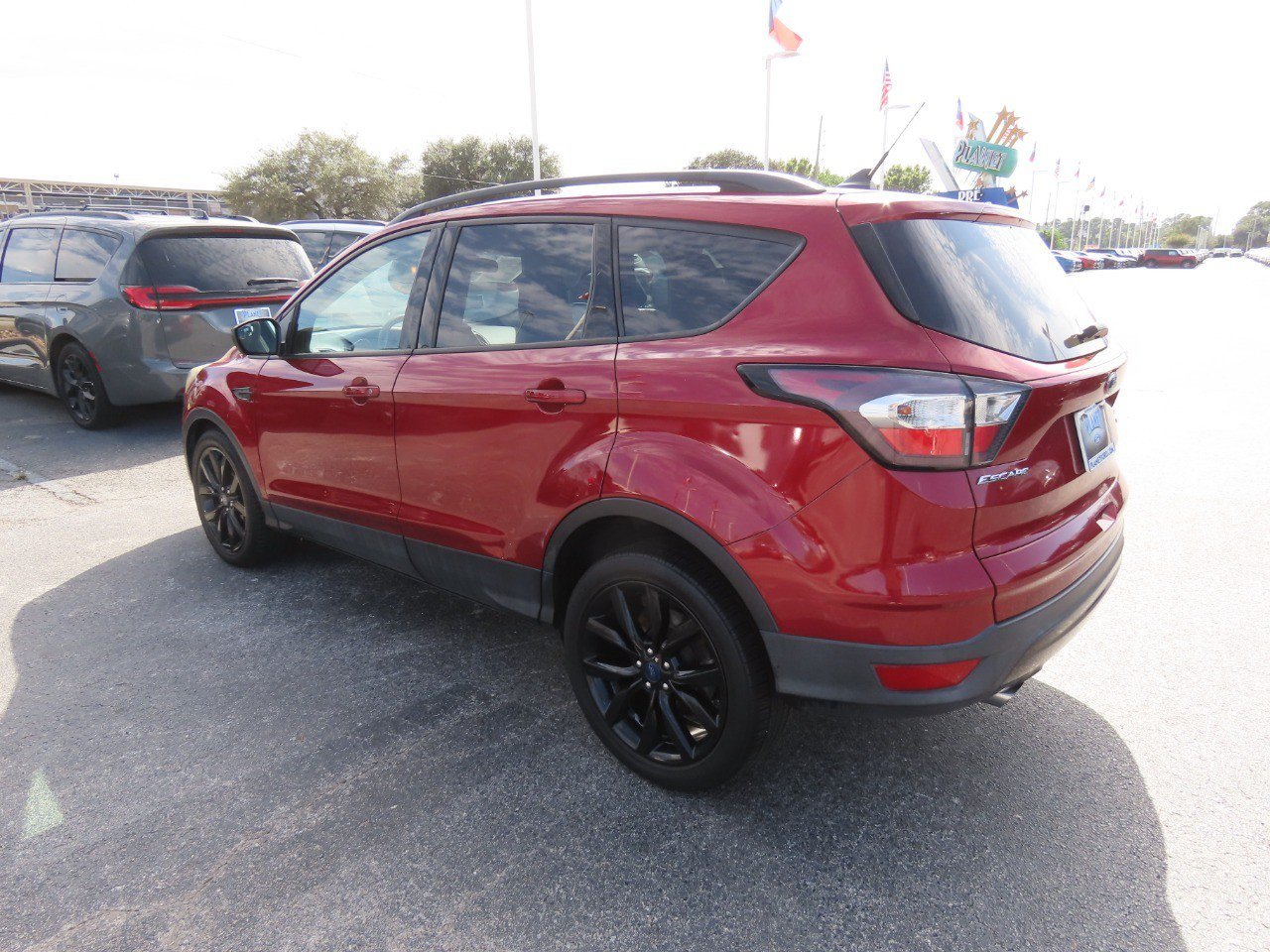 Used 2018 Ford Escape SE w/ SE Sport Appearance Package FWD image 16