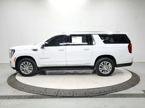Used 2025 GMC Yukon XL Denali AWD/4WD image 4