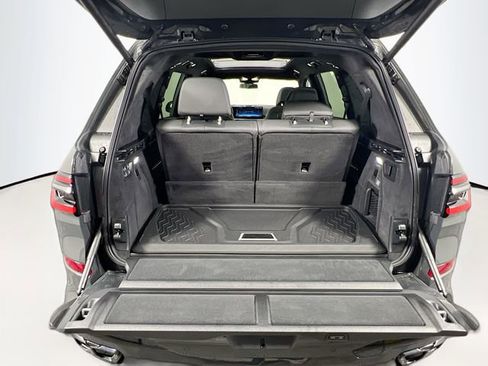 Used 2025 BMW X7 M60i image 29