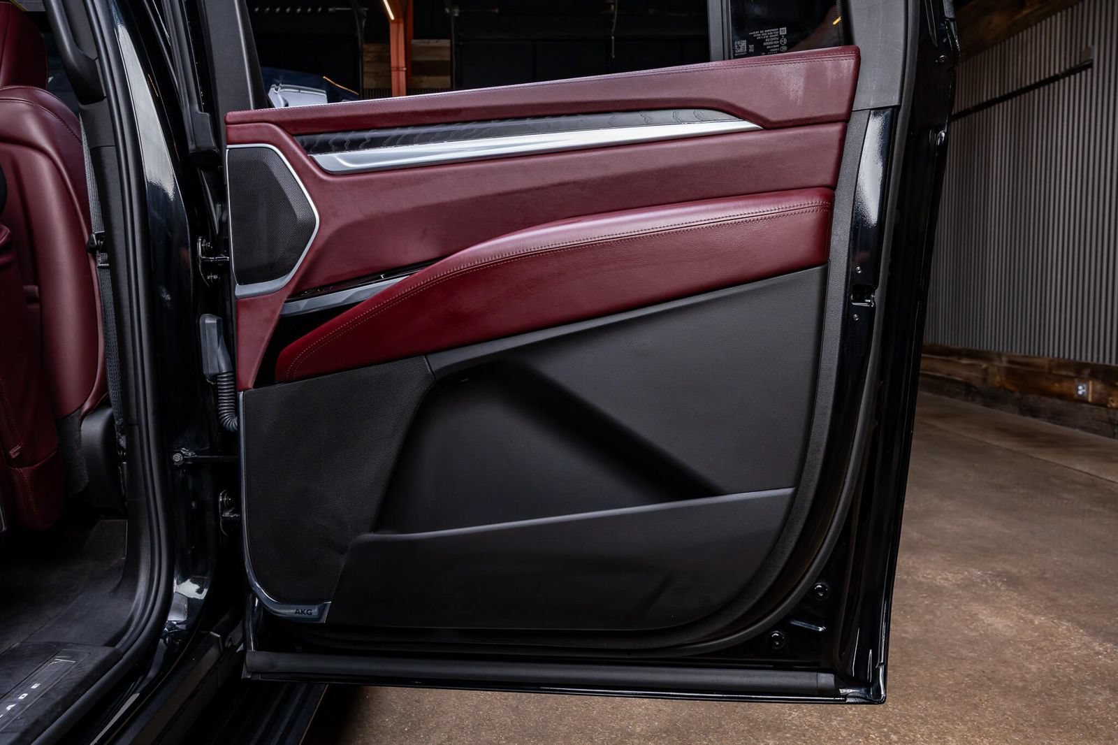 Used 2025 Cadillac Escalade ESV Premium Luxury w/ Touring Package AWD/4WD image 38