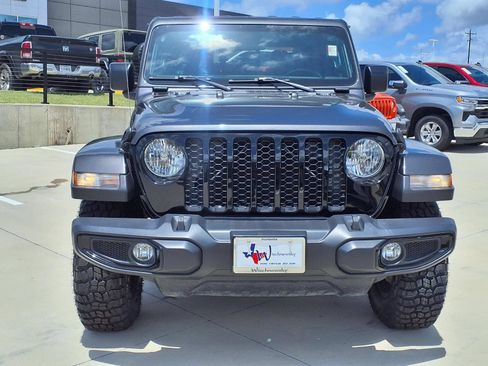 Used 2023 Jeep Gladiator Sport AWD/4WD image 4