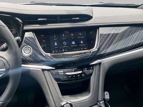 Used 2025 Cadillac XT6 Premium Luxury w/ Technology Package FWD image 6